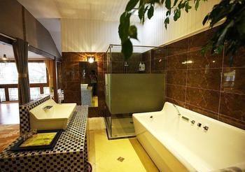 Nobles Living Castle Hotel Lijiang  Buitenkant foto