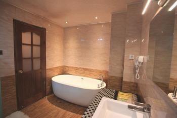 Nobles Living Castle Hotel Lijiang  Buitenkant foto
